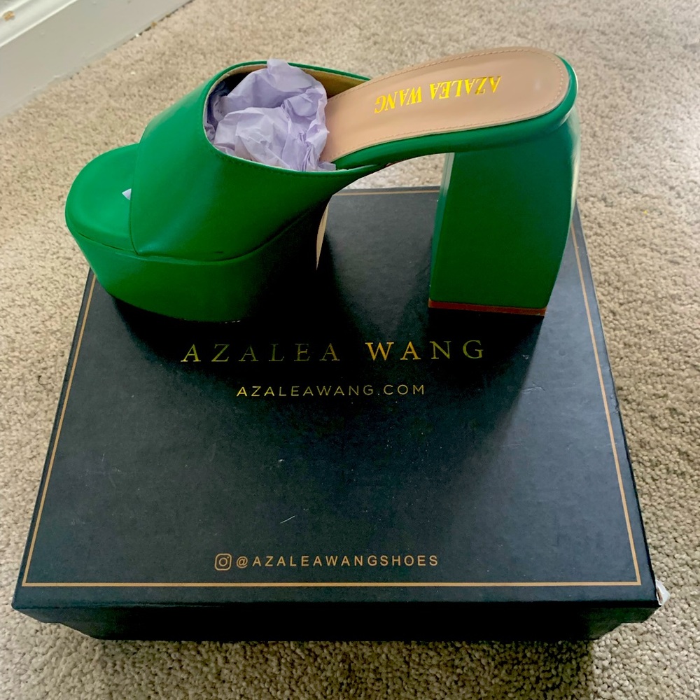 A.Wang Green platform heels.Size 7